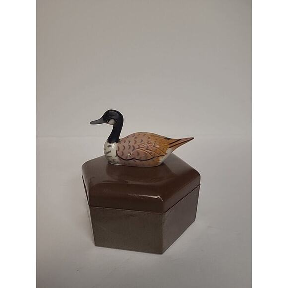 Vintage Duck Trinket Box - Made in Hong Kong - Plastic - FLAWED - Picture 4 of 11